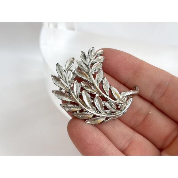 80's Textured Floral | Foliage | Leaf Shaped Silver T Vintage Lapel Brooch Pin - Picture 6 of 10